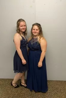 Abschlussfeier von Severine Moser und Sarah Schöpfer in Langnau im Emmental im Tigersaal. Lehrabschlussprüfung EFZ Schreinerin. Severin holte die Note 5.5 und Sarah die Note 5.0 wir sind stolz auf euch. Schreinerei Eichenberger Trub